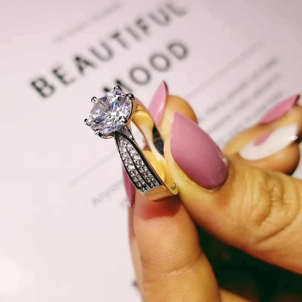 Luxury Designer White Round Center Diamond Ring - Picture 4 of 7